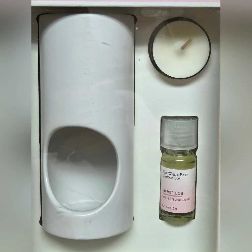 White Barn Candle Co Oil Warmer Tealight & Sweet Pea Oil Gift Set